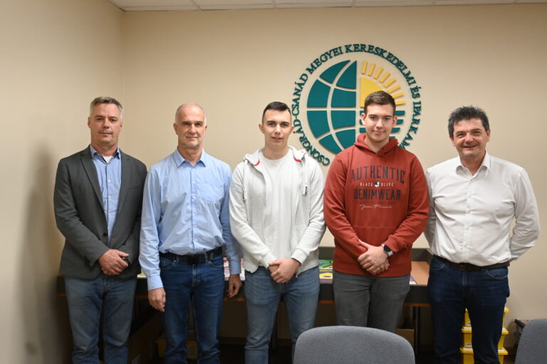 Több százezer forintos támogatást kaptak diákok vállalkozóktól
